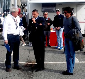 Massimo Gioggia (a sinistra) intervista il sindaco di Santhià Angelo Cappuccio