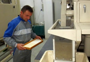 IL SIGNOR ERNESTO OSENGA AL LAVORO