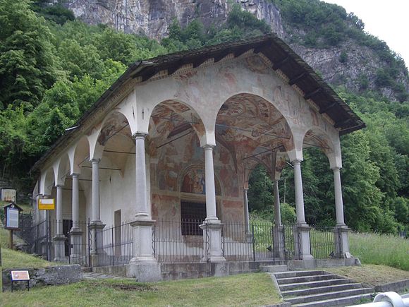 La cappella della Madonna di Loreto, Roccapietra, frazione di Varallo
